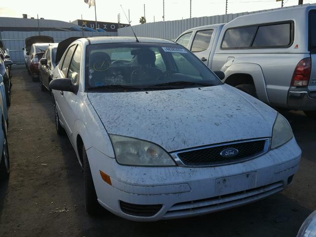 1FAFP34NX6W130232 - 2006 FORD FOCUS ZX4 WHITE photo 1