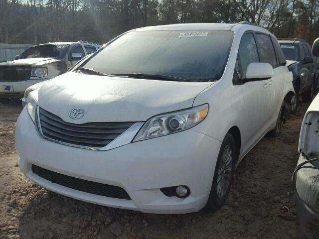 5TDYK3DC4ES430802 - 2014 TOYOTA SIENNA XLE WHITE photo 2