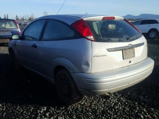 3FAFP31N35R150506 - 2005 FORD FOCUS ZX3 SILVER photo 3