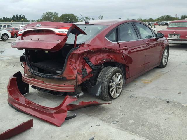 3FA6P0H71HR108197 - 2017 FORD FUSION SE MAROON photo 4