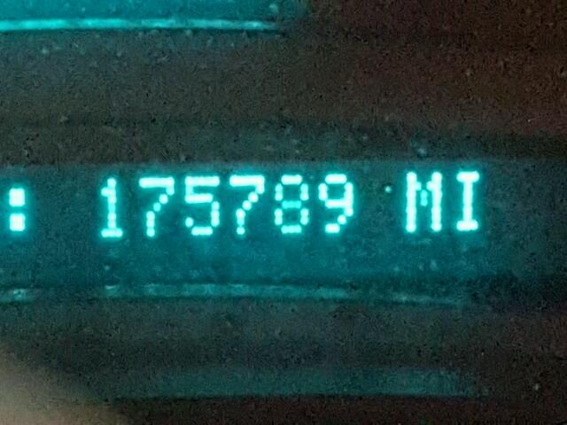 3GNEC12T44G130074 - 2004 CHEVROLET AVALANCHE 银色 照片 8