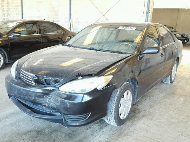 4T1BE32K25U084747 - 2005 TOYOTA CAMRY LE BLACK photo 2