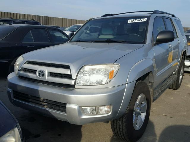 JTEZU14R758025735 - 2005 TOYOTA 4RUNNER SR SILVER photo 2