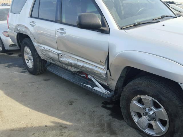 JTEZU14R758025735 - 2005 TOYOTA 4RUNNER SR SILVER photo 9