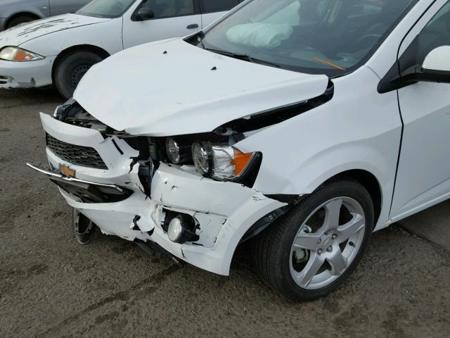 1G1JE5SB7G4152192 - 2016 CHEVROLET SONIC LTZ WHITE photo 9