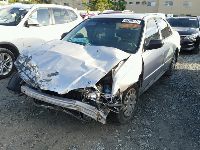 1HGCF86681A059865 - 2001 HONDA ACCORD VAL SILVER photo 2