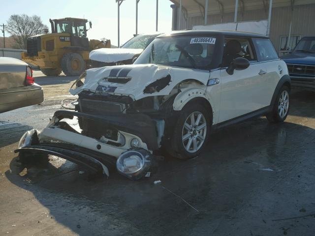 WMWSV3C5XCT386865 - 2012 MINI COOPER S WHITE photo 2