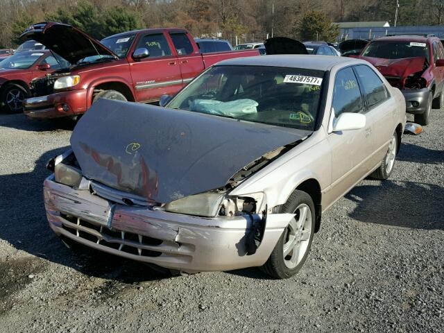 4T1BG22K5XU474961 - 1999 TOYOTA CAMRY CE TAN photo 2