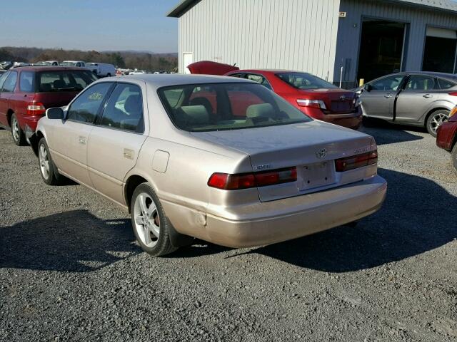 4T1BG22K5XU474961 - 1999 TOYOTA CAMRY CE TAN photo 3