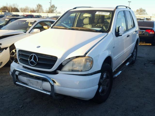 4JGAB54E3YA161879 - 2000 MERCEDES-BENZ ML 320 WHITE photo 2