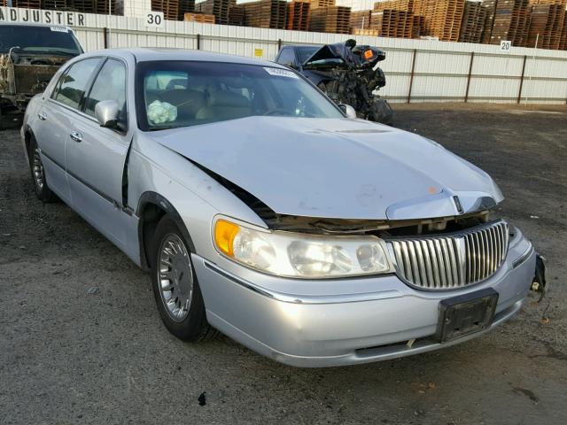 1LNHM83W9YY864169 - 2000 LINCOLN TOWN CAR C SILVER photo 1