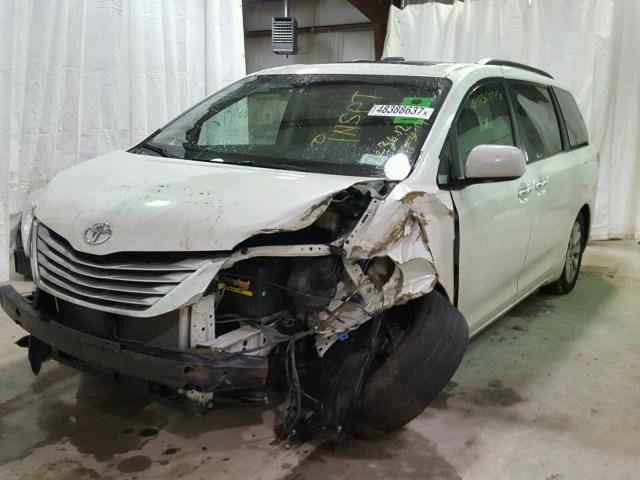 5TDDK3DC2BS002110 - 2011 TOYOTA SIENNA XLE WHITE photo 2