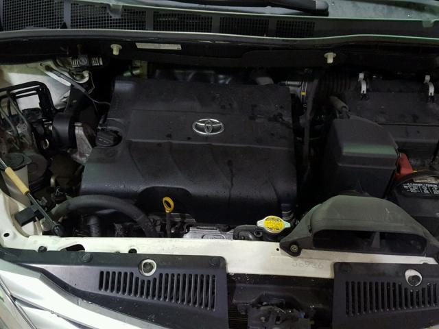5TDDK3DC2BS002110 - 2011 TOYOTA SIENNA XLE WHITE photo 7