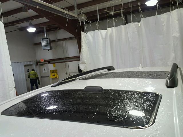 5TDDK3DC2BS002110 - 2011 TOYOTA SIENNA XLE WHITE photo 9