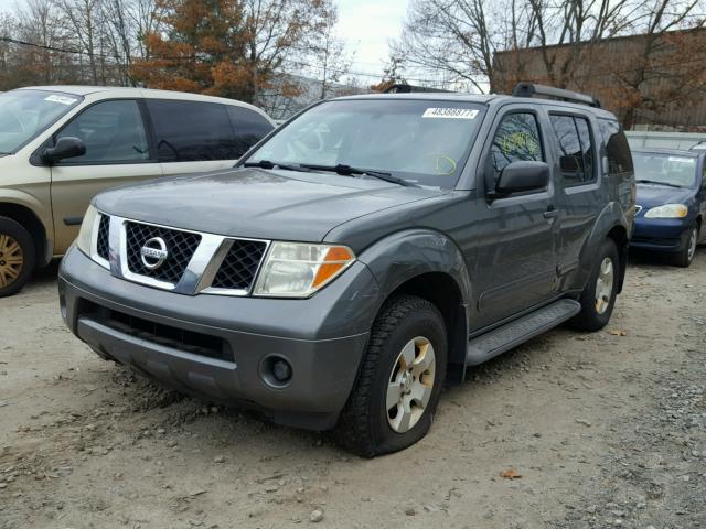 5N1AR18W85C746609 - 2005 NISSAN PATHFINDER GRAY photo 2