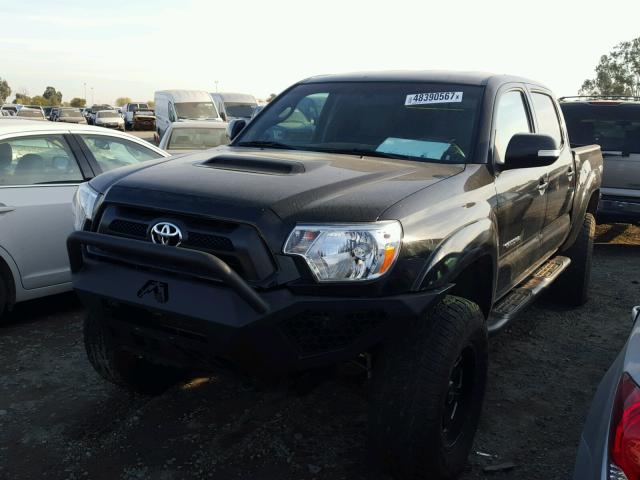 3TMLU4EN6FM194150 - 2015 TOYOTA TACOMA DOU BLACK photo 2