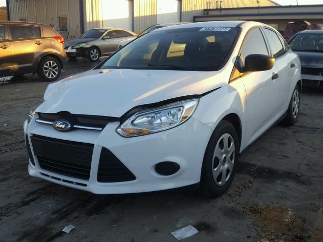 1FADP3E2XDL285633 - 2013 FORD FOCUS S WHITE photo 2