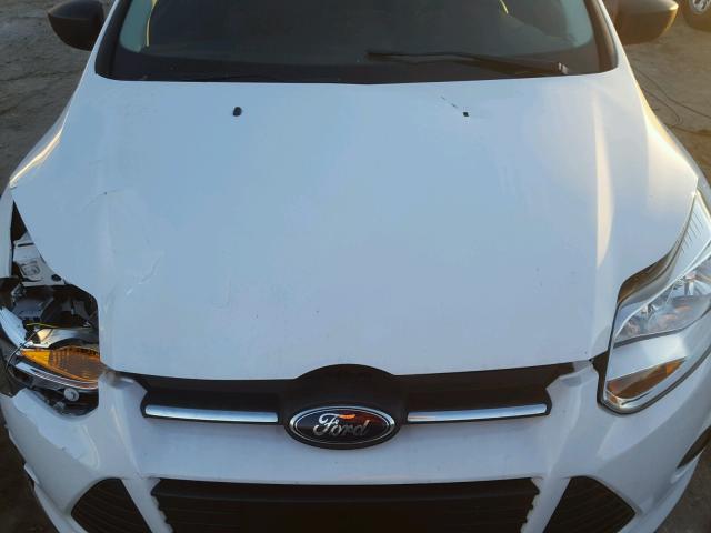 1FADP3E2XDL285633 - 2013 FORD FOCUS S WHITE photo 7