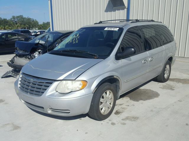 2C4GP54L45R402662 - 2005 CHRYSLER TOWN & COU SILVER photo 2