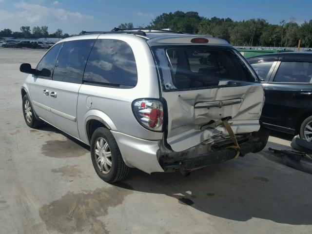 2C4GP54L45R402662 - 2005 CHRYSLER TOWN & COU SILVER photo 3