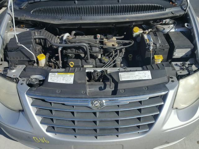 2C4GP54L45R402662 - 2005 CHRYSLER TOWN & COU SILVER photo 7