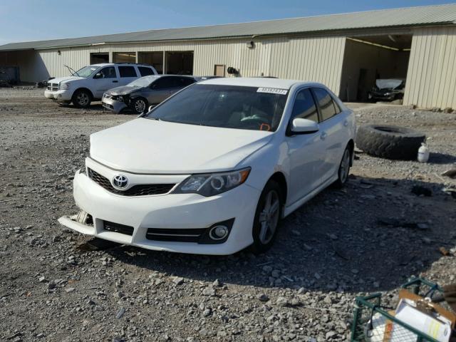 4T1BF1FK2CU565509 - 2012 TOYOTA CAMRY/SE/L WHITE photo 2