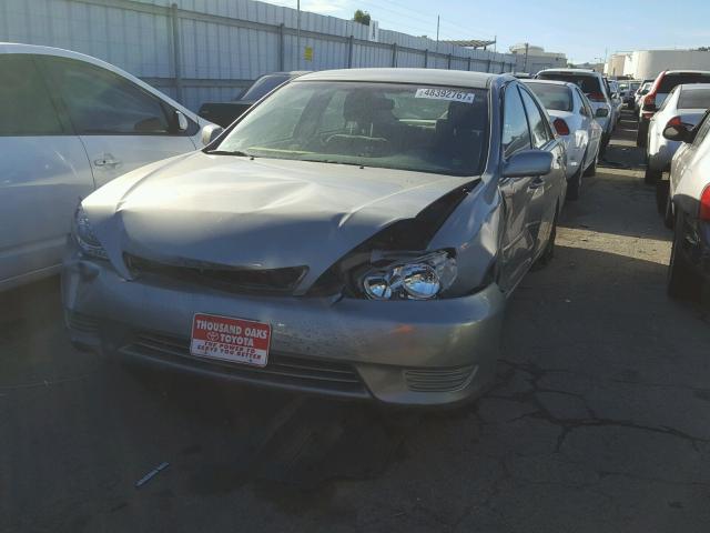 4T1BE30K65U630811 - 2005 TOYOTA CAMRY LE GREEN photo 2