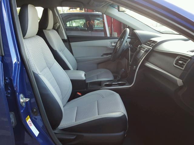 4T1BF1FK3FU996512 - 2015 TOYOTA CAMRY LE 蓝色 照片 5