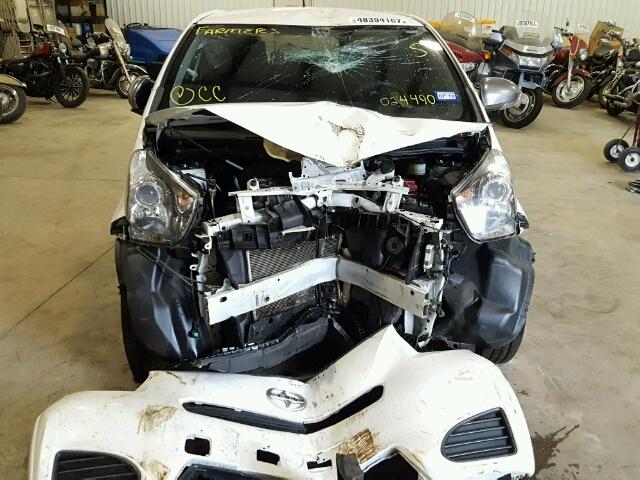 JTNJJXB03DJ024490 - 2013 TOYOTA SCION IQ WHITE photo 9