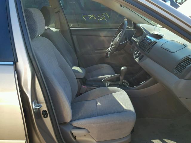 4T1BE32K62U111959 - 2002 TOYOTA CAMRY LE ოქროსფერი ფოტო 5