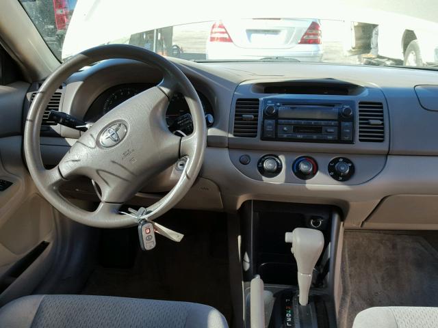 4T1BE32K62U111959 - 2002 TOYOTA CAMRY LE ოქროსფერი ფოტო 9