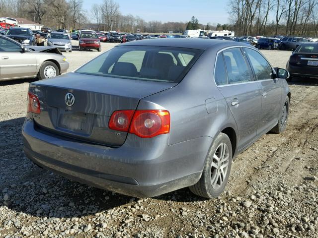 3VWRT71K26M751384 - 2006 VOLKSWAGEN JETTA TDI GRAY photo 4