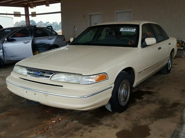 2FALP73WXTX117470 - 1996 FORD CROWN VICT CREAM photo 2