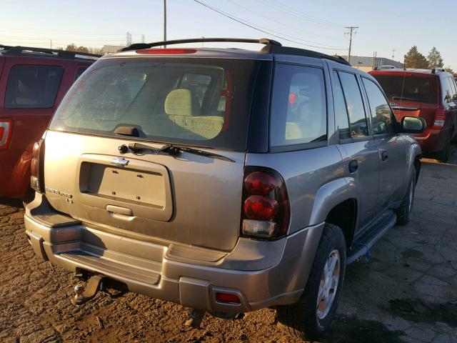 1GNDT13S152135745 - 2005 CHEVROLET TRAILBLAZE GRAY photo 4