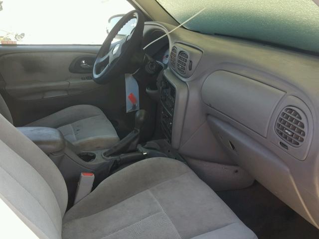 1GNDT13S152135745 - 2005 CHEVROLET TRAILBLAZE GRAY photo 5