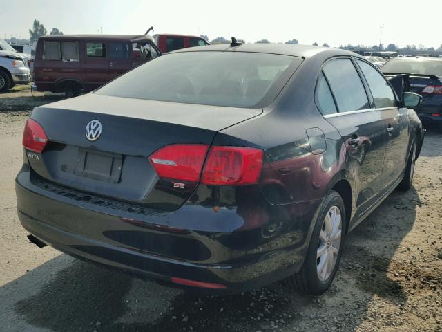 3VWD17AJXEM413902 - 2014 VOLKSWAGEN JETTA SE BLACK photo 4