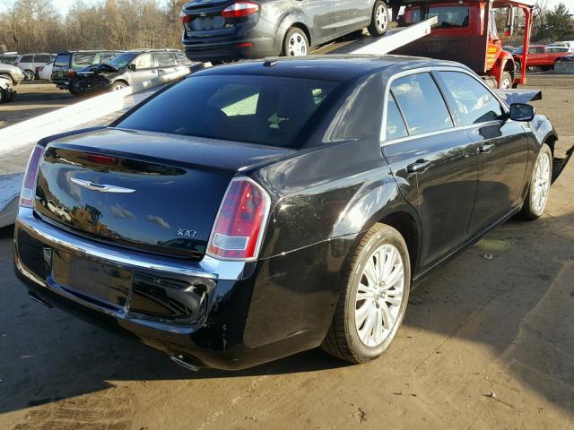 2C3CCARGXDH708367 - 2013 CHRYSLER 300 BLACK photo 4