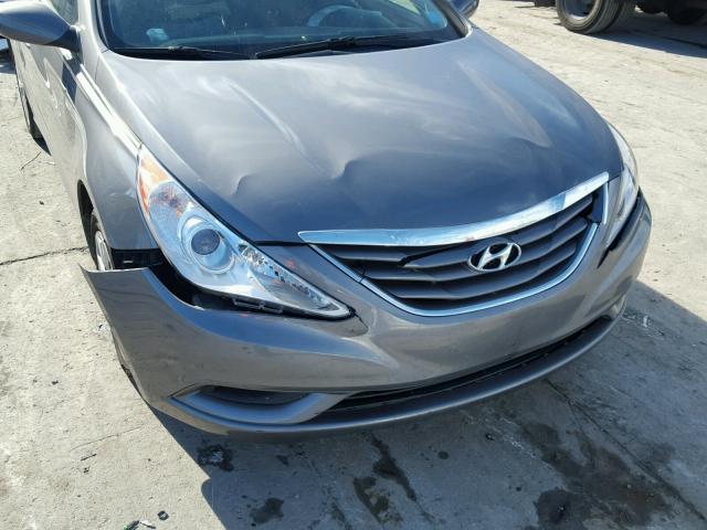 5NPEB4AC5DH573551 - 2013 HYUNDAI SONATA GLS GRAY photo 9