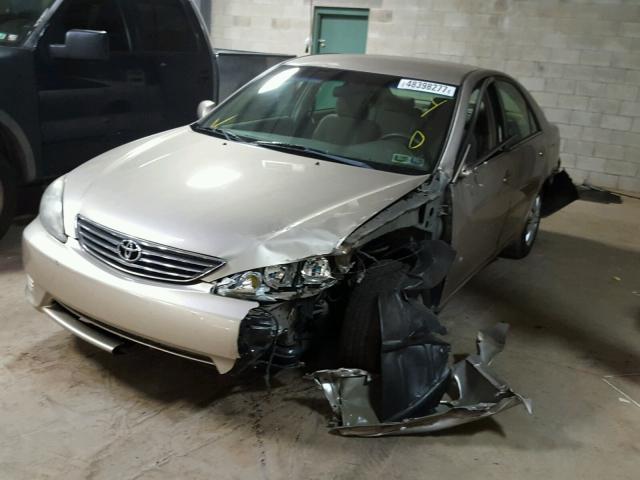 4T1BE32K15U394310 - 2005 TOYOTA CAMRY LE BEIGE photo 2