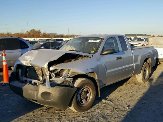 1Z7HC22K78S619462 - 2008 MITSUBISHI RAIDER LS SILVER photo 2