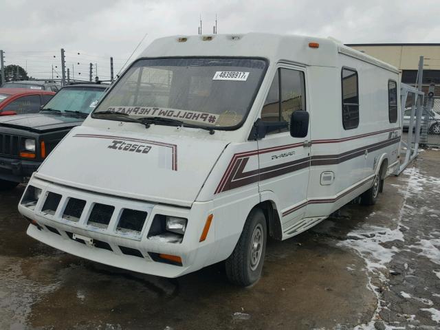 1WWBB15M8KF108628 - 1989 WINNEBAGO LE SHARO/P WHITE photo 2