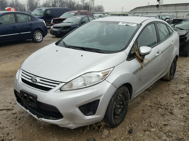 3FADP4BJ0DM193494 - 2013 FORD FIESTA SE SILVER photo 2