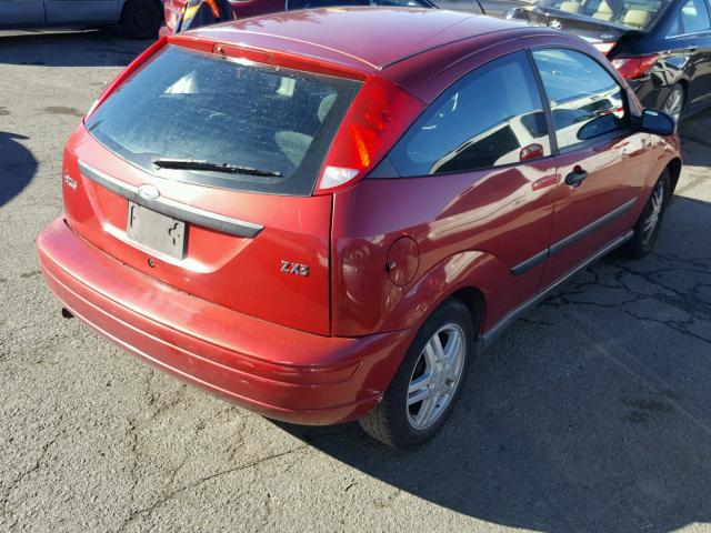 3FAFP31361R210657 - 2001 FORD FOCUS ZX3 RED photo 4