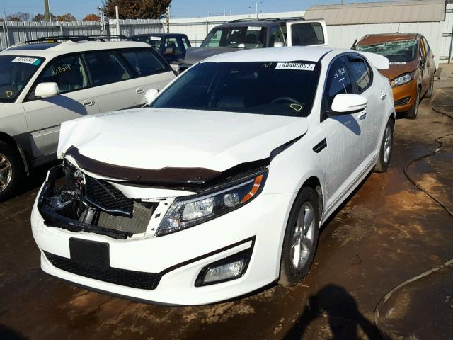 5XXGM4A74FG380943 - 2015 KIA OPTIMA LX WHITE photo 2