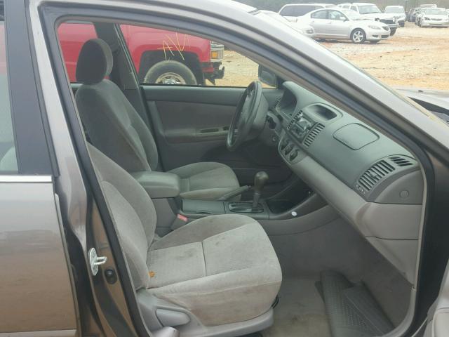 4T1BE32K02U518420 - 2002 TOYOTA CAMRY LE ნაცრისფერი ფოტო 5