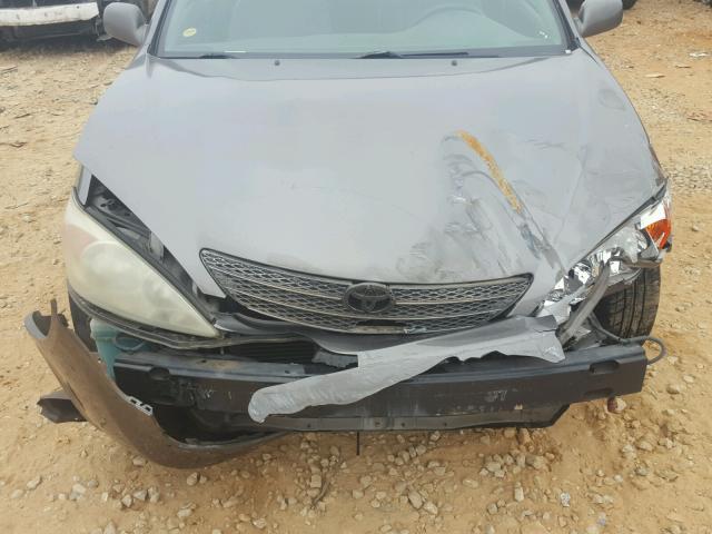 4T1BE32K02U518420 - 2002 TOYOTA CAMRY LE ნაცრისფერი ფოტო 9