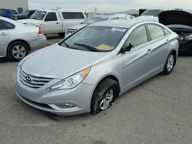 5NPEB4AC3DH663491 - 2013 HYUNDAI SONATA GLS SILVER photo 2