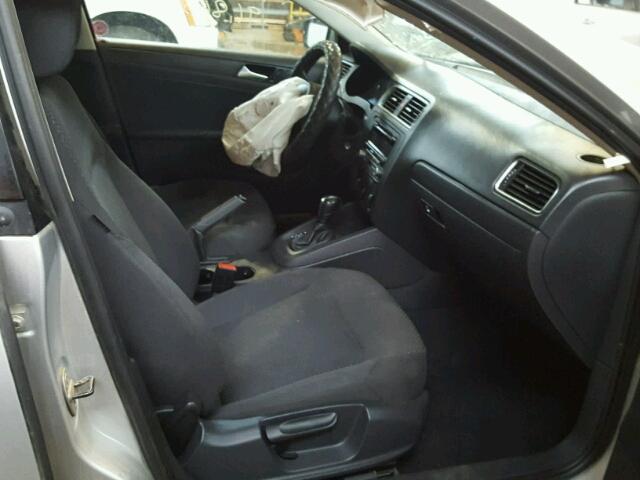 3VW2K7AJ7EM218201 - 2014 VOLKSWAGEN JETTA BASE SILVER photo 5