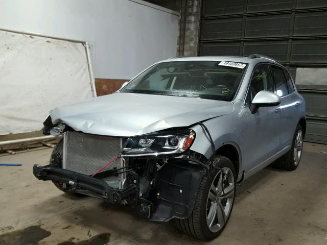 WVGGF7BP9HD001163 - 2017 VOLKSWAGEN TOUAREG EX SILVER photo 2