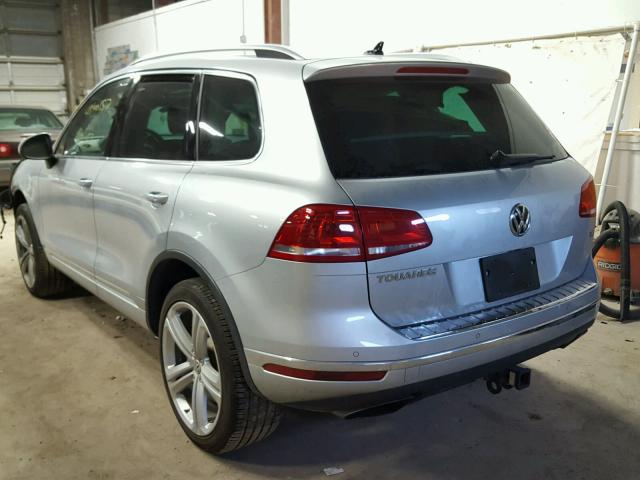 WVGGF7BP9HD001163 - 2017 VOLKSWAGEN TOUAREG EX SILVER photo 3